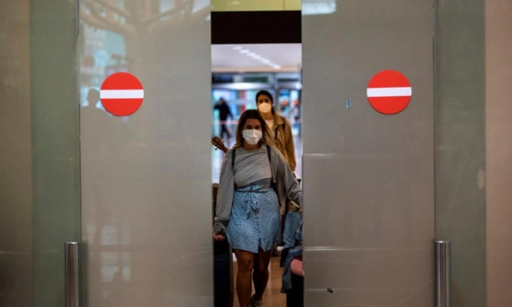 Ρωσία: Οι εργαζόμενοι που δεν εμβολιάζονται θα τίθενται σε διαθεσιμότητα